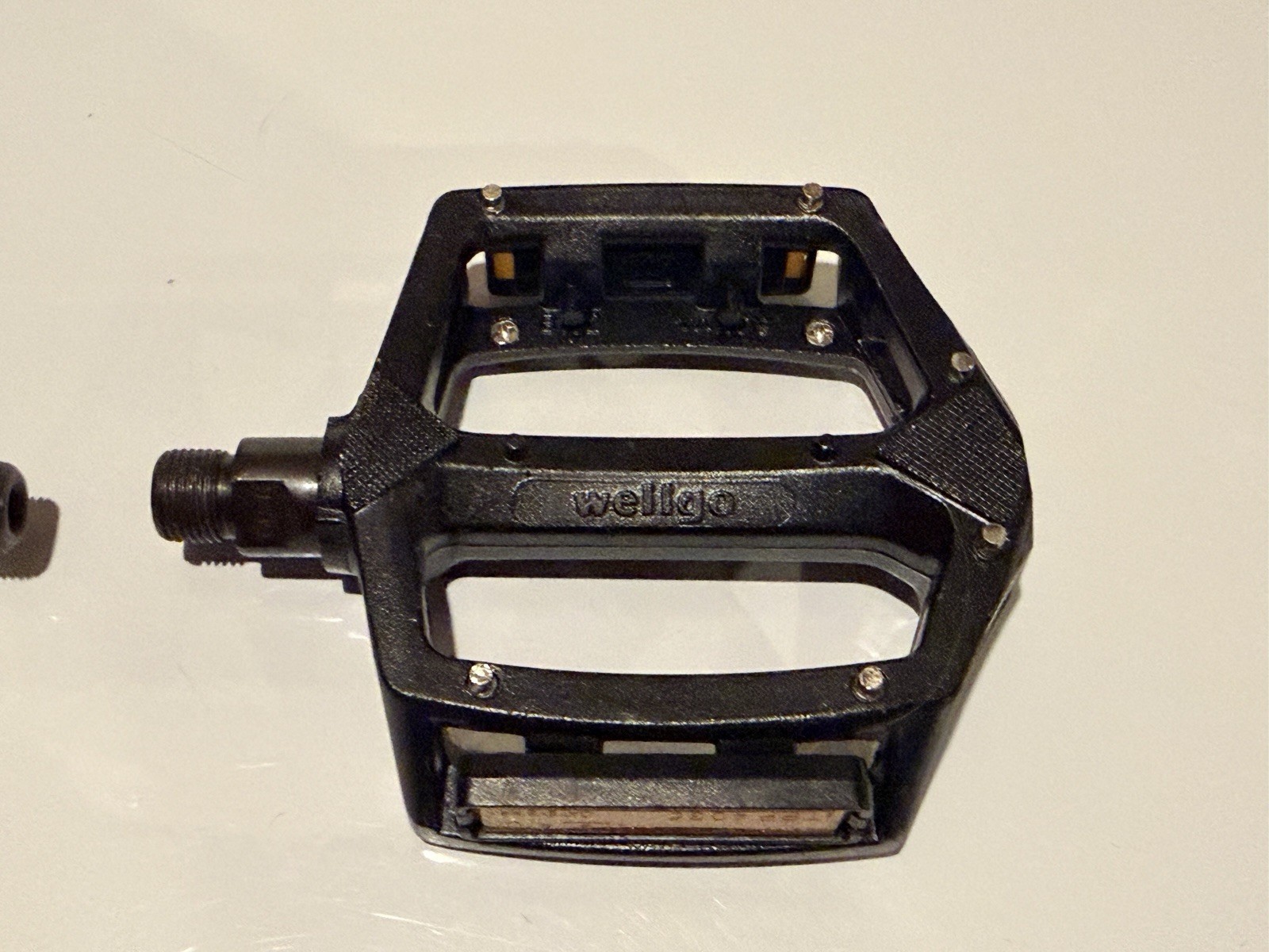 2x Wellgo Black Flat/Platform Bike Pedals. 9/16” Spindle. Never Ridden.
