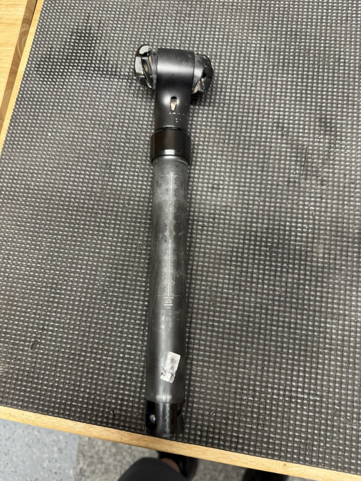 Giant Contact Dropper Seatpost Black 30.9mm x 125mm not operational parts