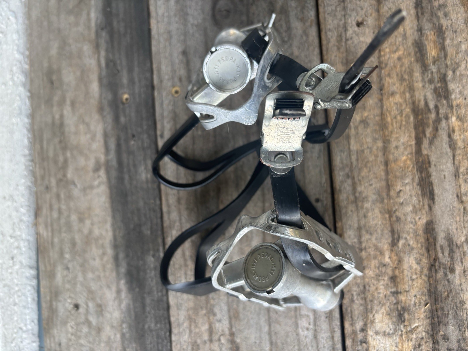 Vintage 9/16” HTI A19 Road Bike Touring Pedals W/ Cateye Toe Clips- Spin Nice