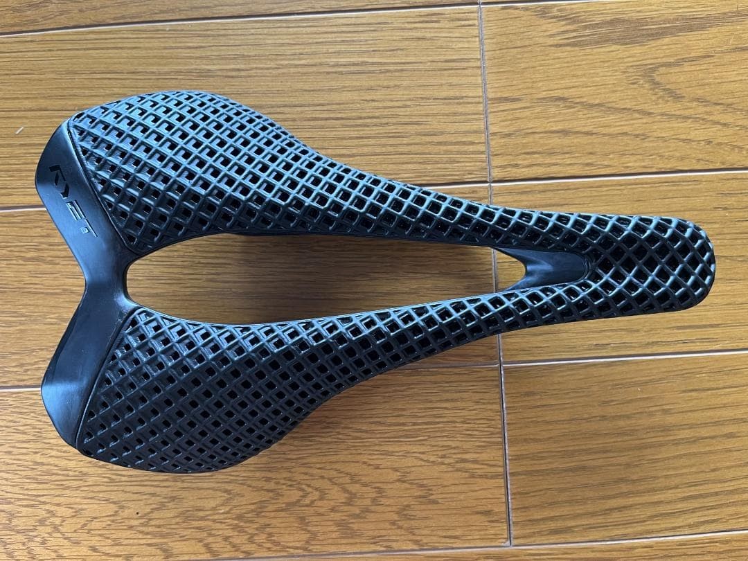 Extremely beautiful item! RYET RT10 Carbon 3D Saddle Short Nose SLR
