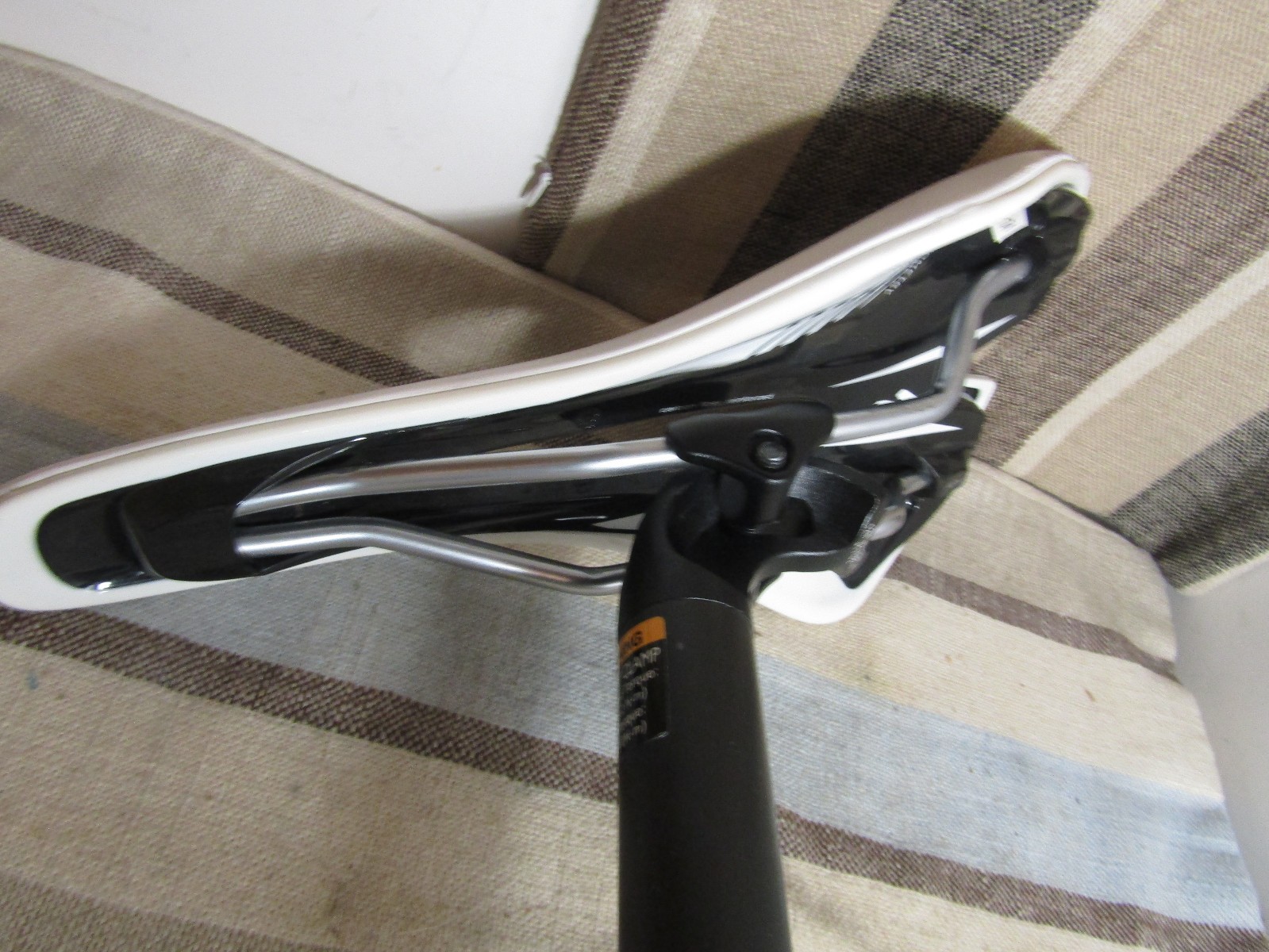 Specialized Toupe Expert 143mm Road Bike Saddle Body Geometry White w/ Post