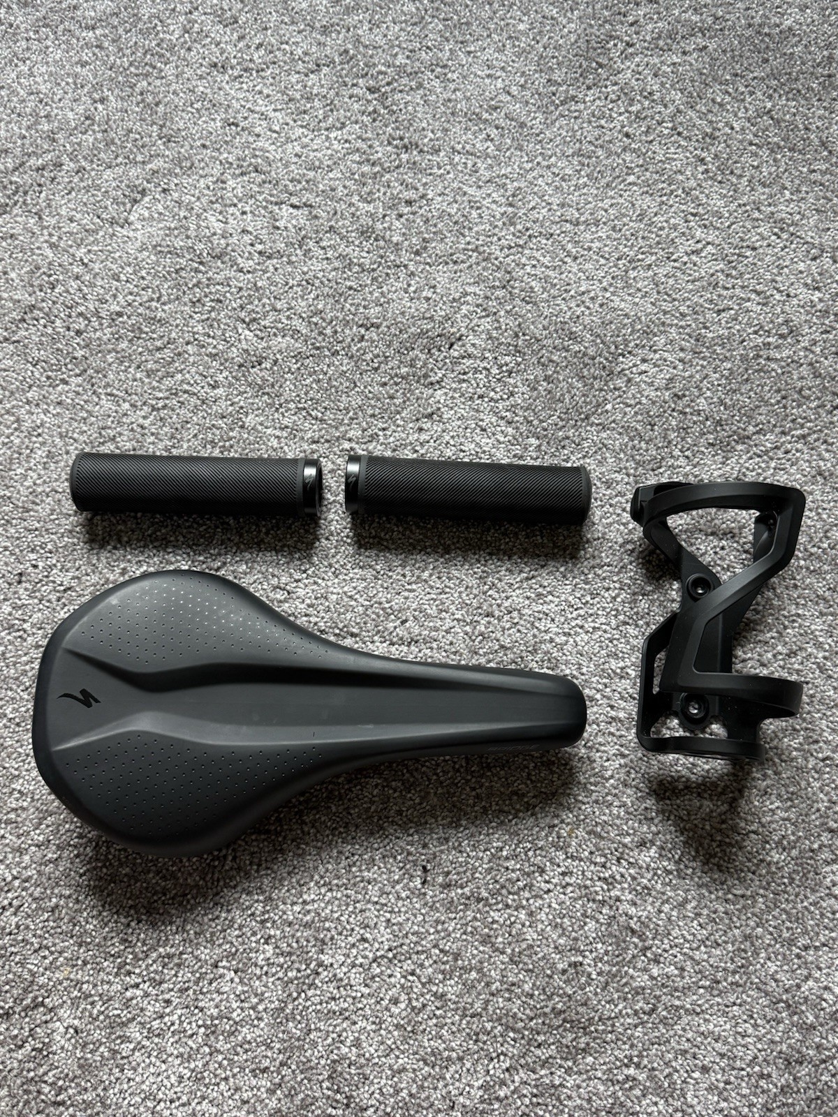 Specialized Bridge Hollow Cr-Mo Mountain Bike Seat Saddle – Grips – Bottle Cage