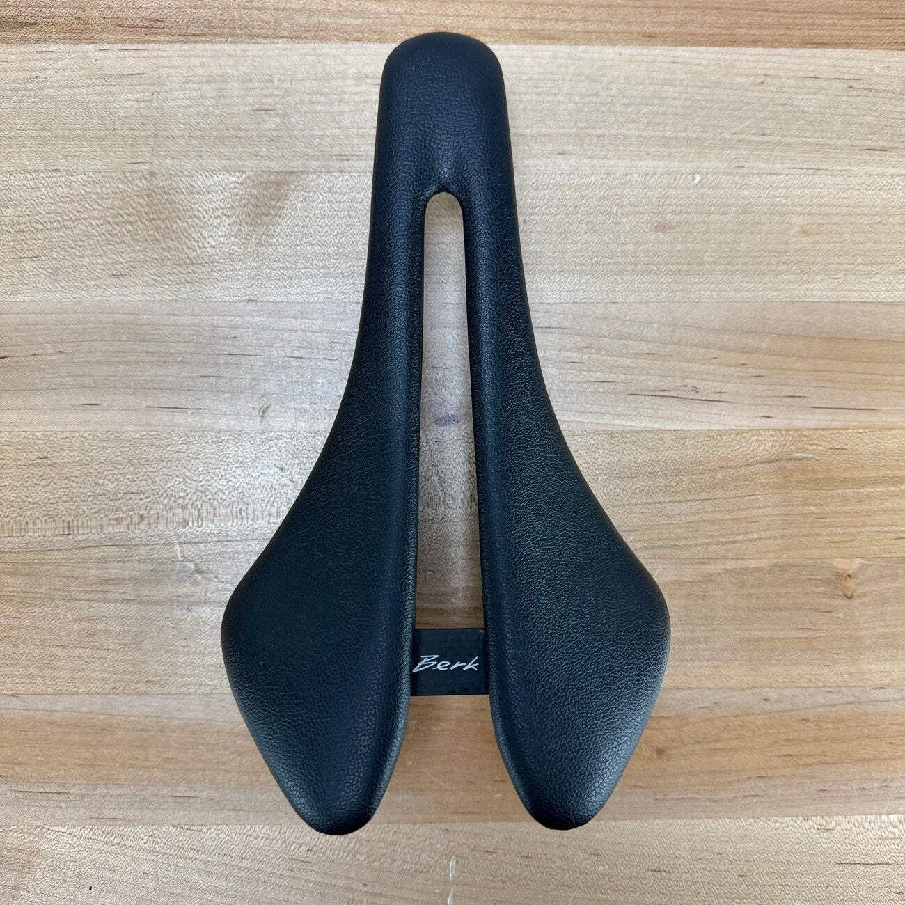 Light Use! Berk Lupina Short Padded Black 144mm 7x9mm Carbon Rails Saddle 95g