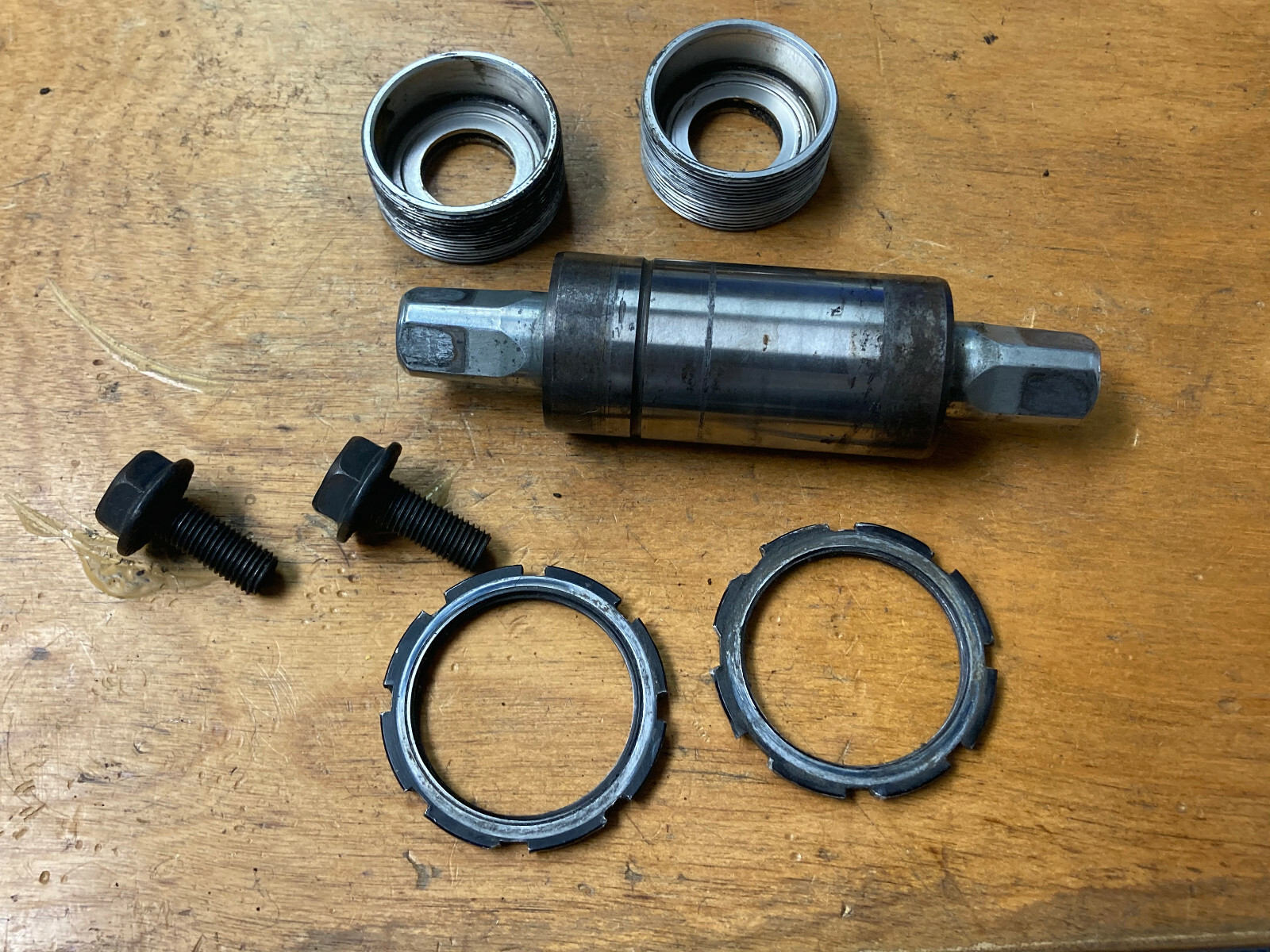 Stronglight 1.370 x 24F French bottom bracket 319grams smooth 111mm spindle