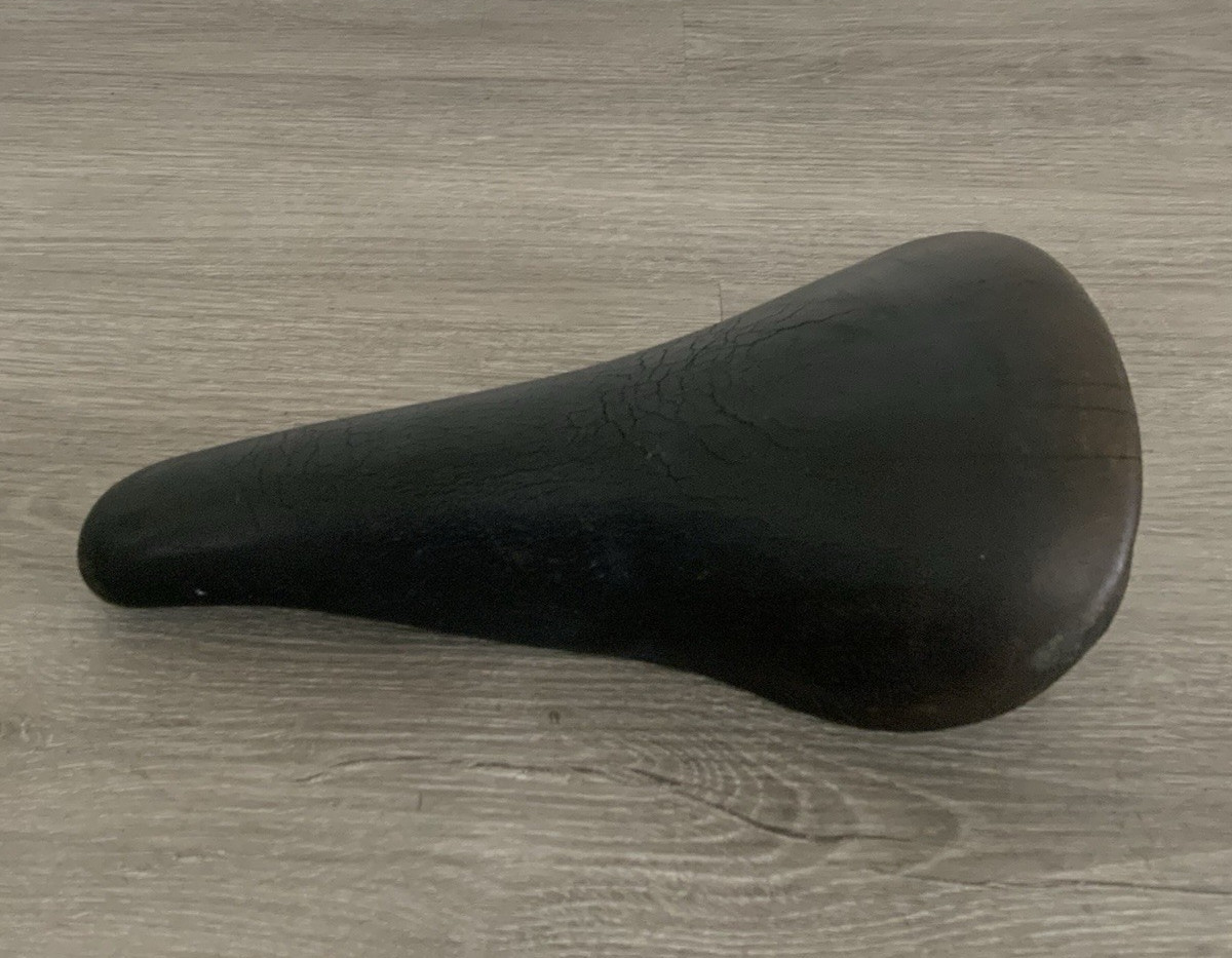 SELLE ITALIA LEATHER ROAD BIKE SADDLE 368 GRAMS 143 MM X 265 MM