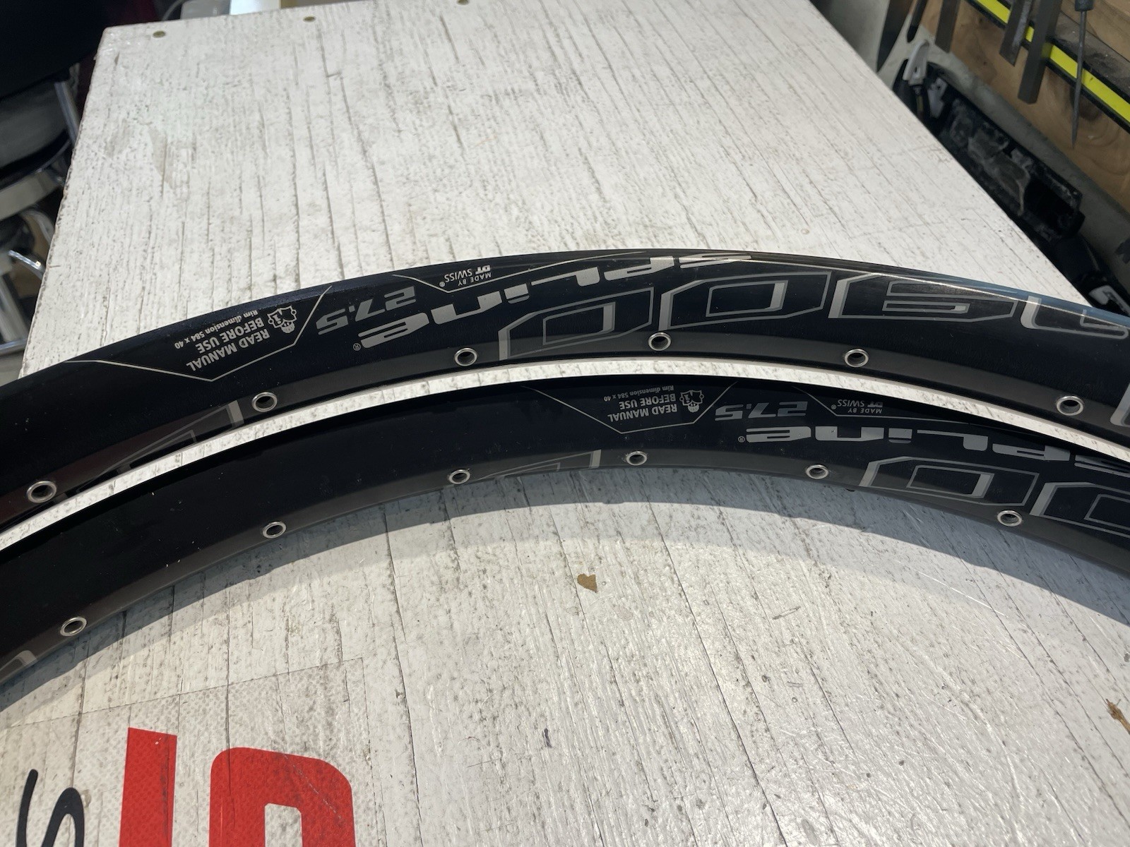 DT Swiss R 470 27.5 Aluminum Clincher/ tubeless Rim mm wide Black Presta