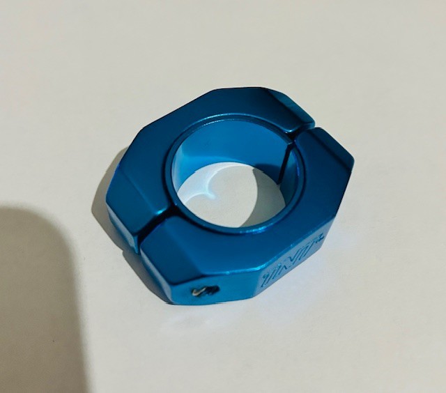 BMX / NOS – TNT BICYCLES OVERSIZED DOUBLE BOLT SEAT CLAMP (28.6, 31.8mm) BLUE