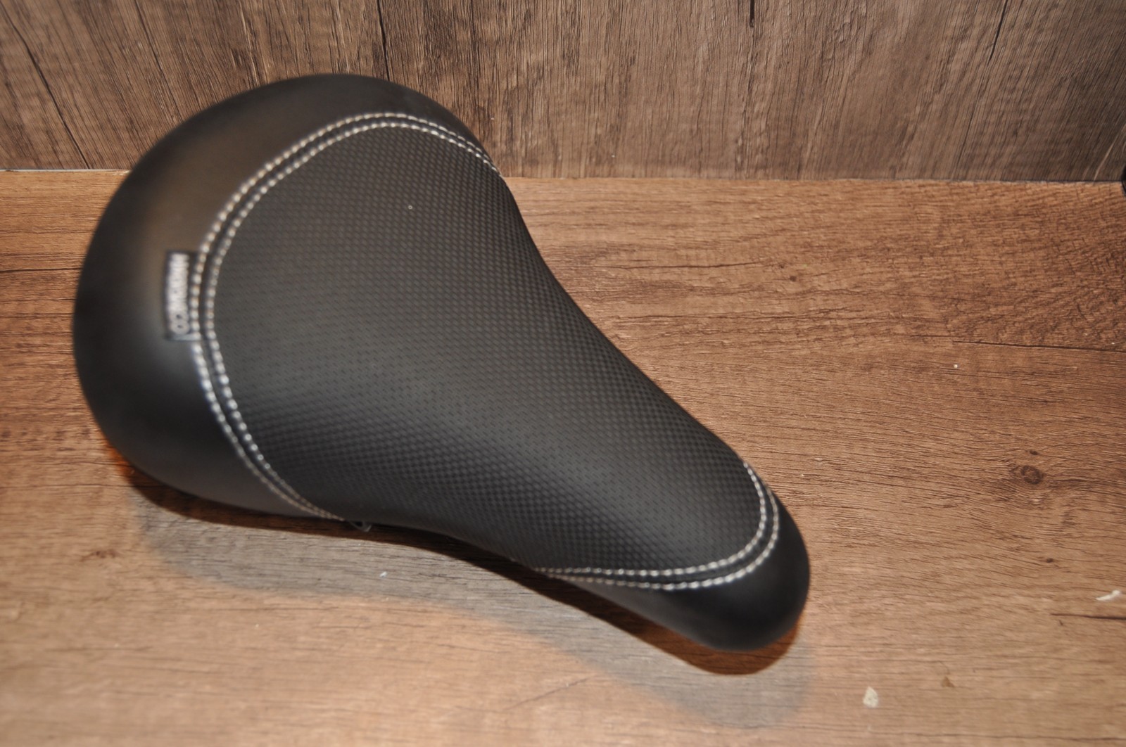 High quality BMX bike seat with 280mm / 25.4mm diameter Seat Post
