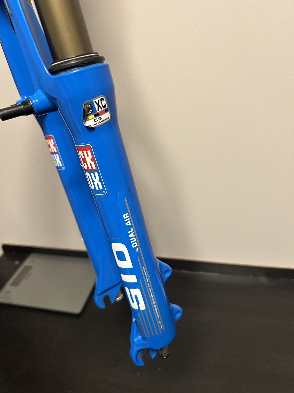Rock Shox SID XC Dual Air/26″ 1 1/8 Threadless 63mm Travel DSC/V-Br QR 9mm Blue