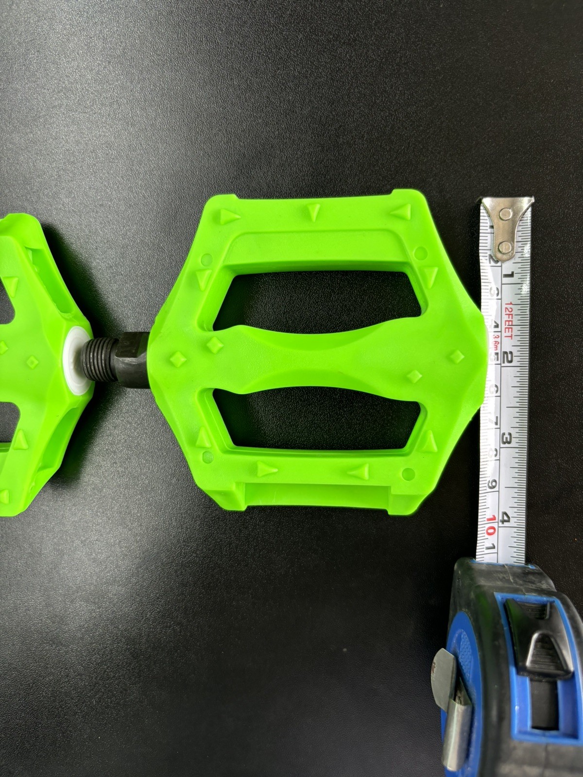Resin Body Pedals 9/16″ NEON GREEN