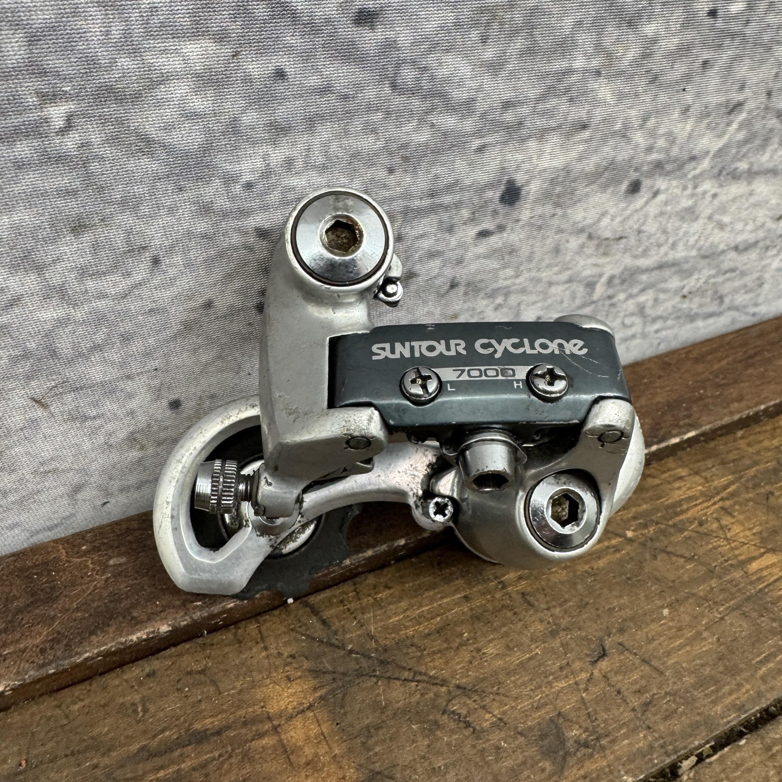 Vintage SunTour Cyclone 7000 Rear Derailleur Short Cage Hanger 220g Silver