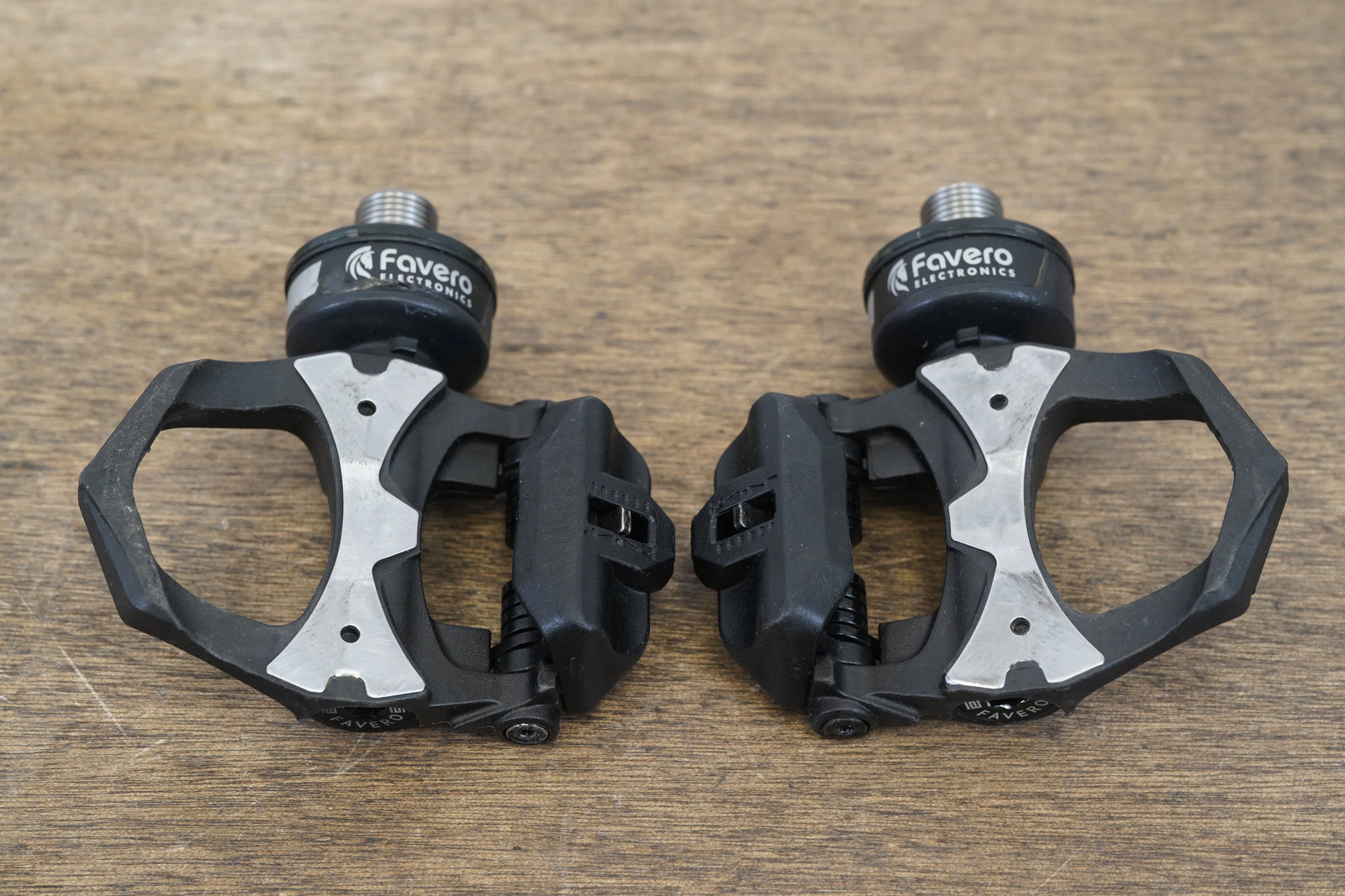 Favero Assioma Duo Dual Power Meter Road Pedals Charger 302g