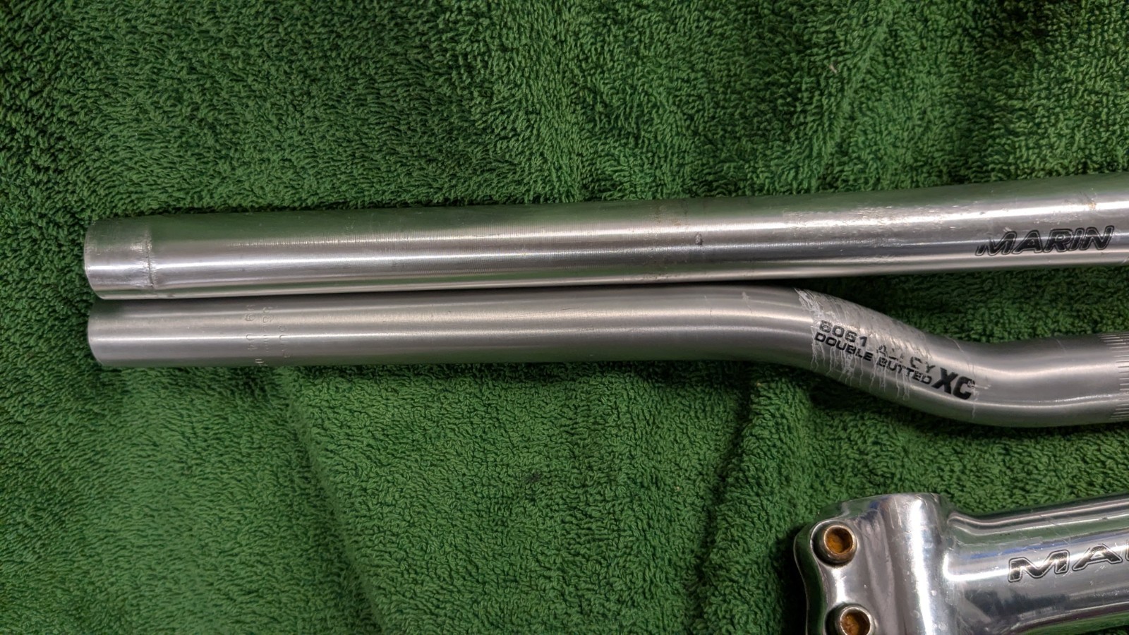 Vintage Marin Mountain Bike 1 1/8″ Stem And Handlebars Riser/Sweep 580mm 25.4mm