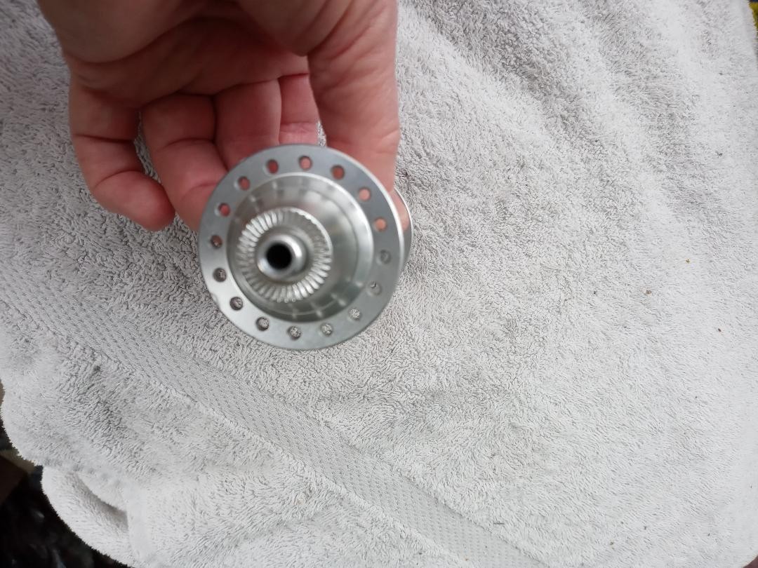 Ringle Front Hub 32 Hole Silver/no box New old Stock 80s