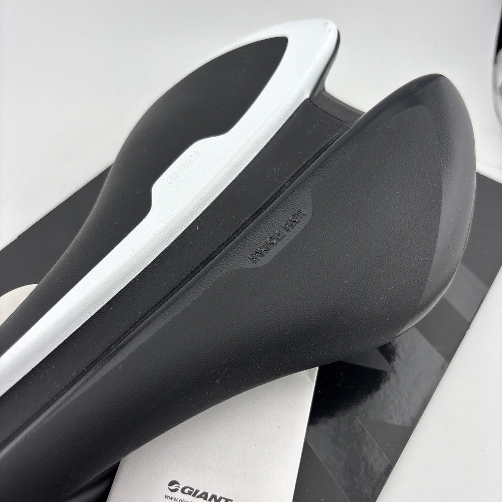 Giant Cobalt Collection Contact SLR Saddle Forward Position Carbon Black