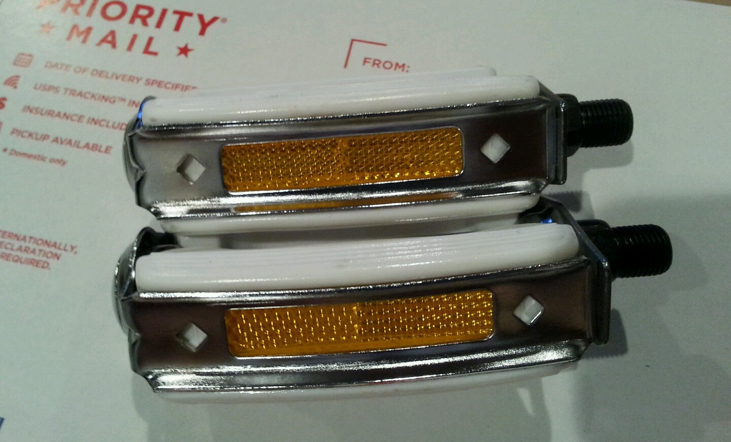WHITE SCHWINN STINGRAY KRATE BICYCLE BOW PEDALS VINTAGE CRUISER BIKE PEDAL 1/2″