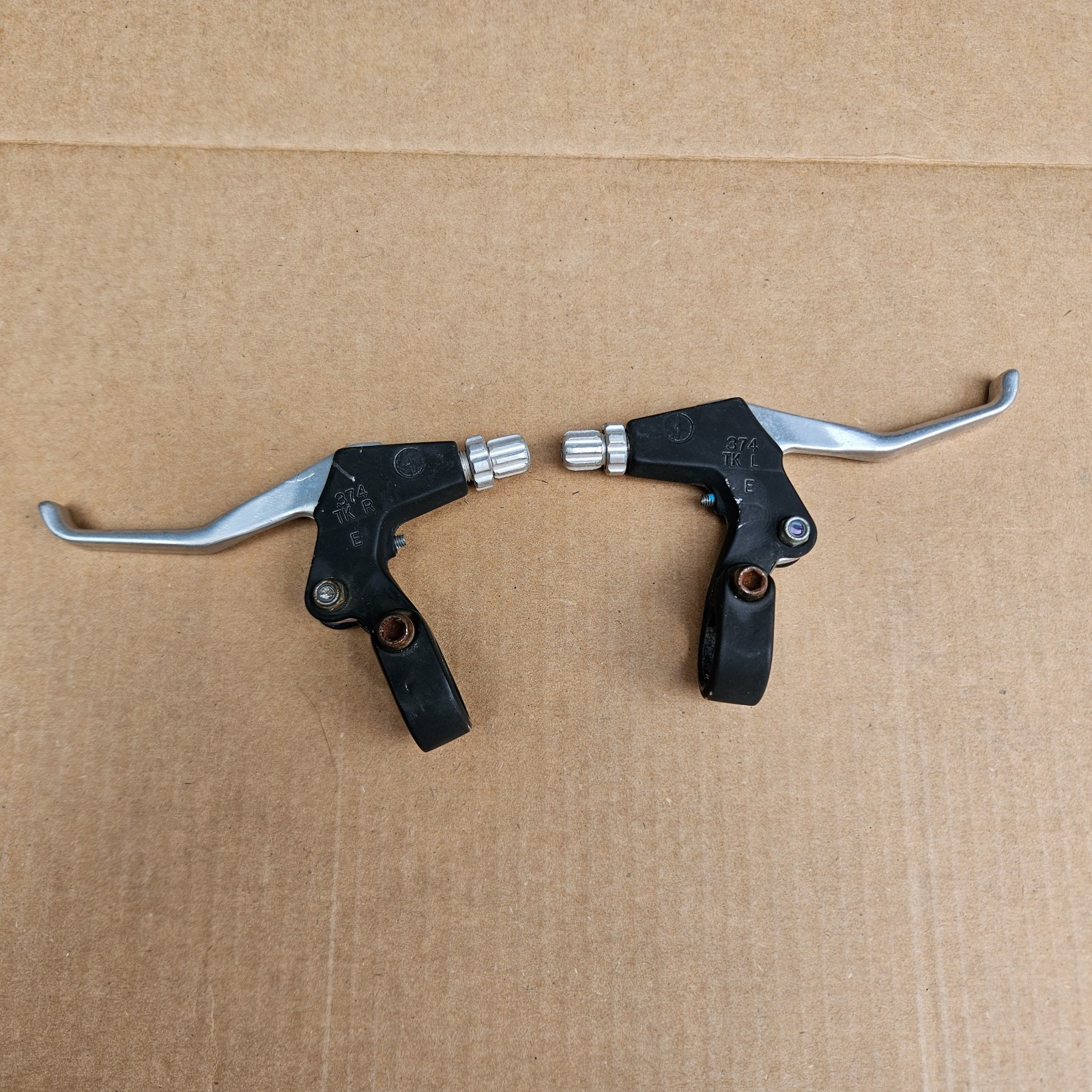 Tektro TK Mountain Bike Brake Levers Left Right Set for Disc or V Brake