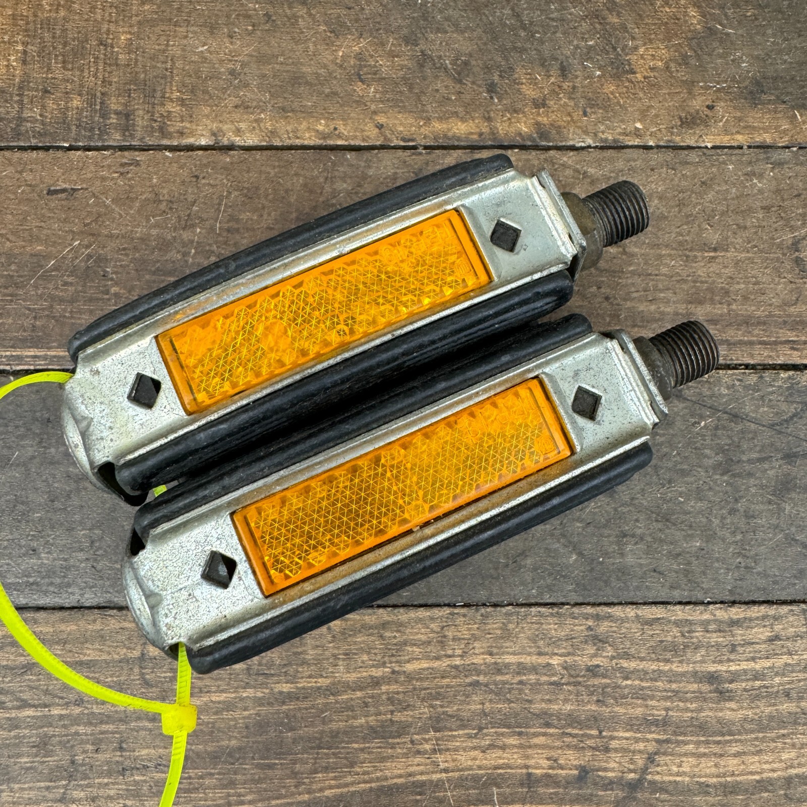 Vintage Schwinn Bow Pedals 1/2 in Union U30 Block Stingray 60s 70s K10490 A2