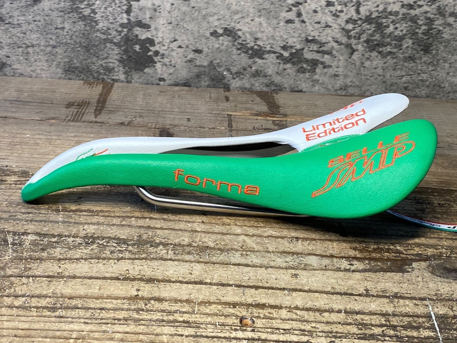 JA508 SELLE SMP forma Limited Edition Saddle White Green inox tube rail