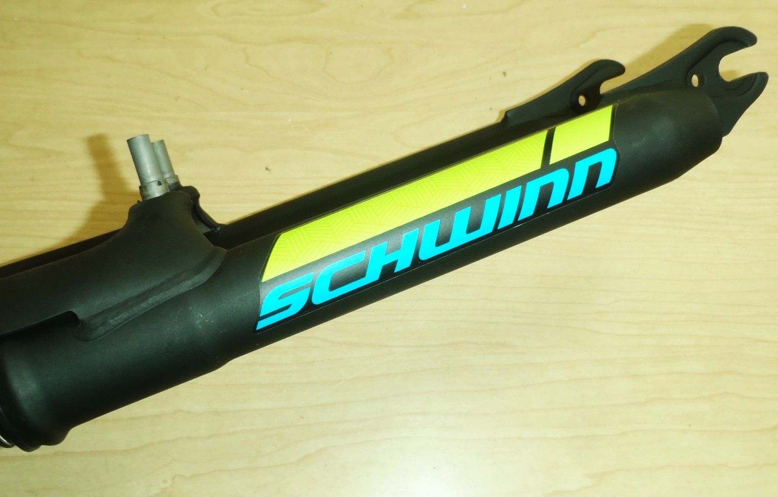 SCHWINN 24″ MOUNTAIN MATTE BLACK SUSPENSION FORK BIKE PARTS 668-2