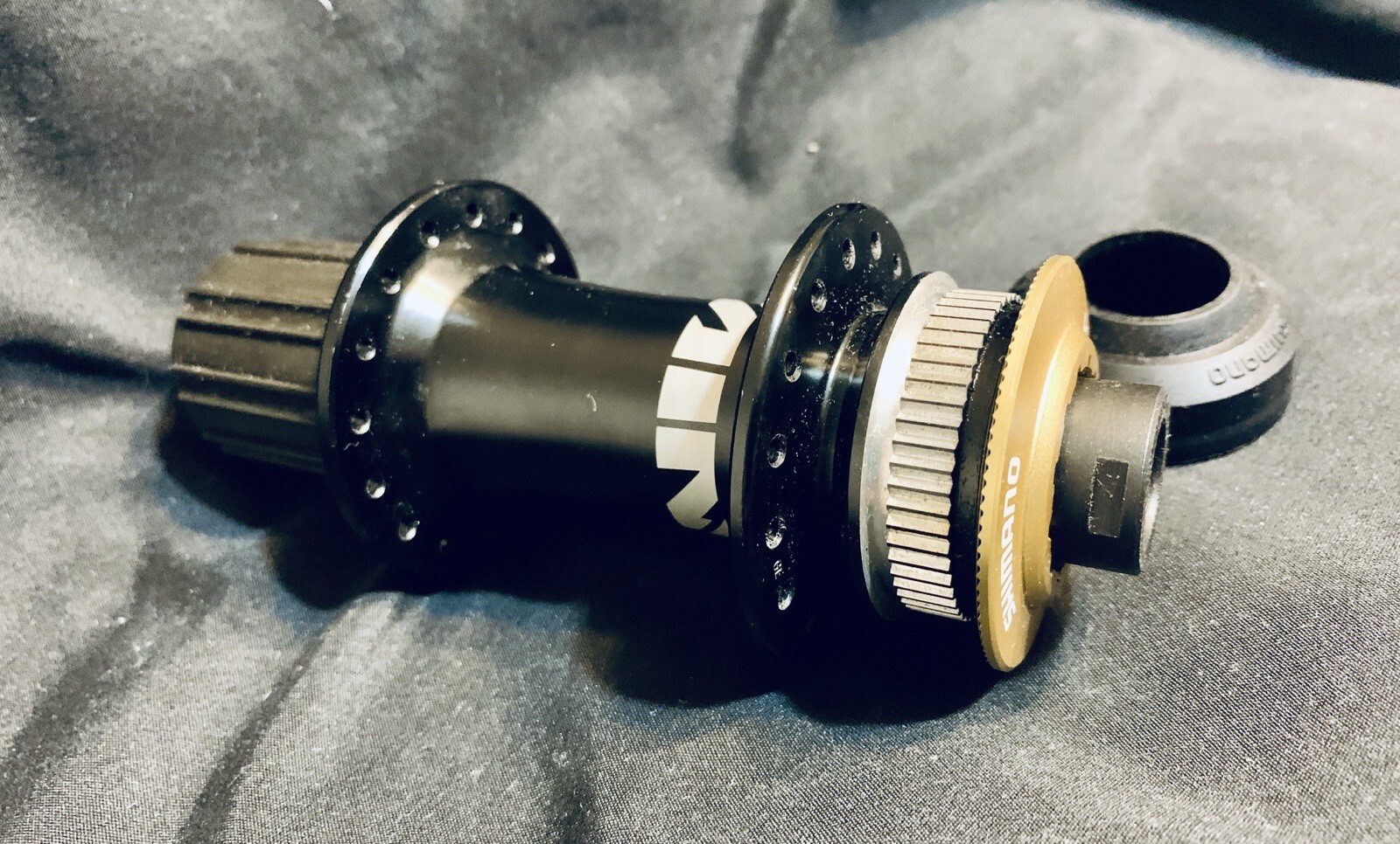 Shimano Saint 32h Hubs Front HB-M820 20x110mm Thru Axle & FH-M810 Rear 10x135mm