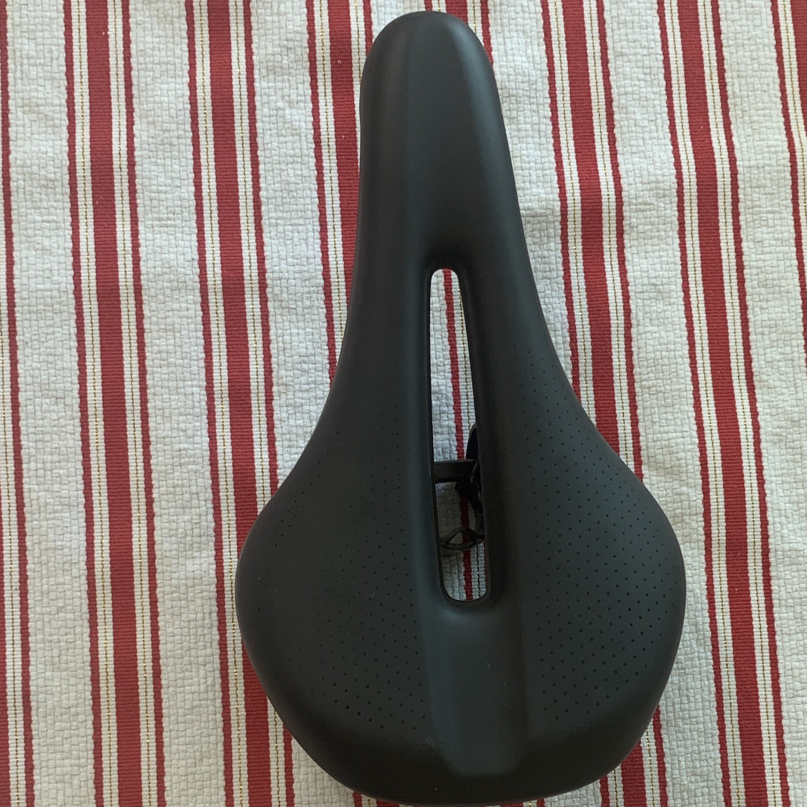 Bontrager Verse Cutaway Bicycle Saddle/Seat Black Steel Rails