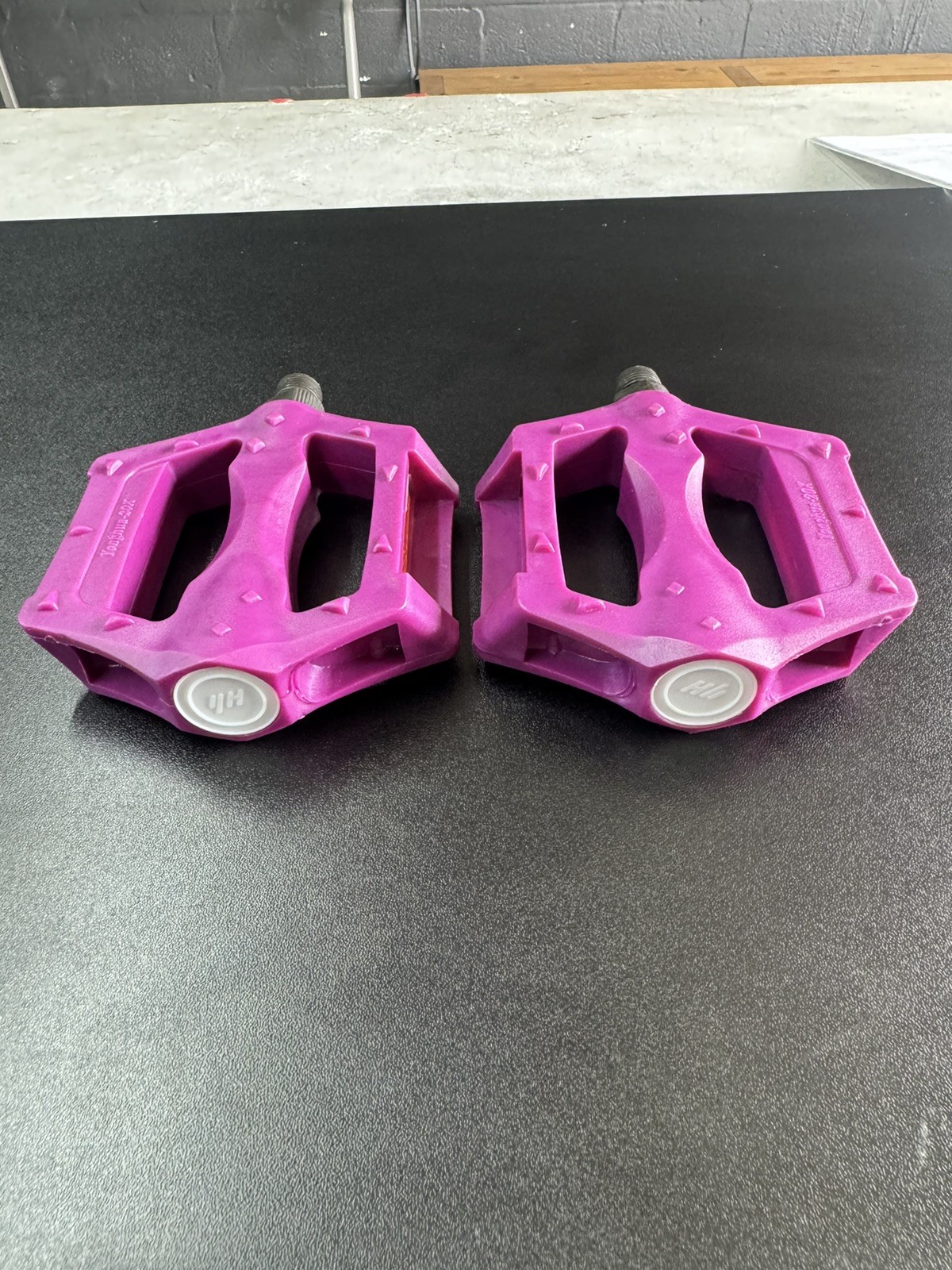Resin Body Pedals 9/16″ PURPLE