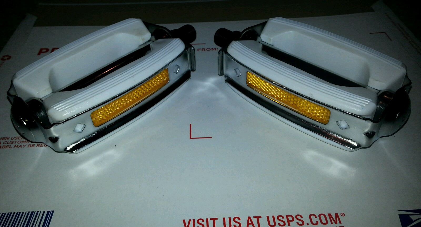 WHITE SCHWINN STINGRAY KRATE BICYCLE BOW PEDALS VINTAGE CRUISER BIKE PEDAL 1/2″