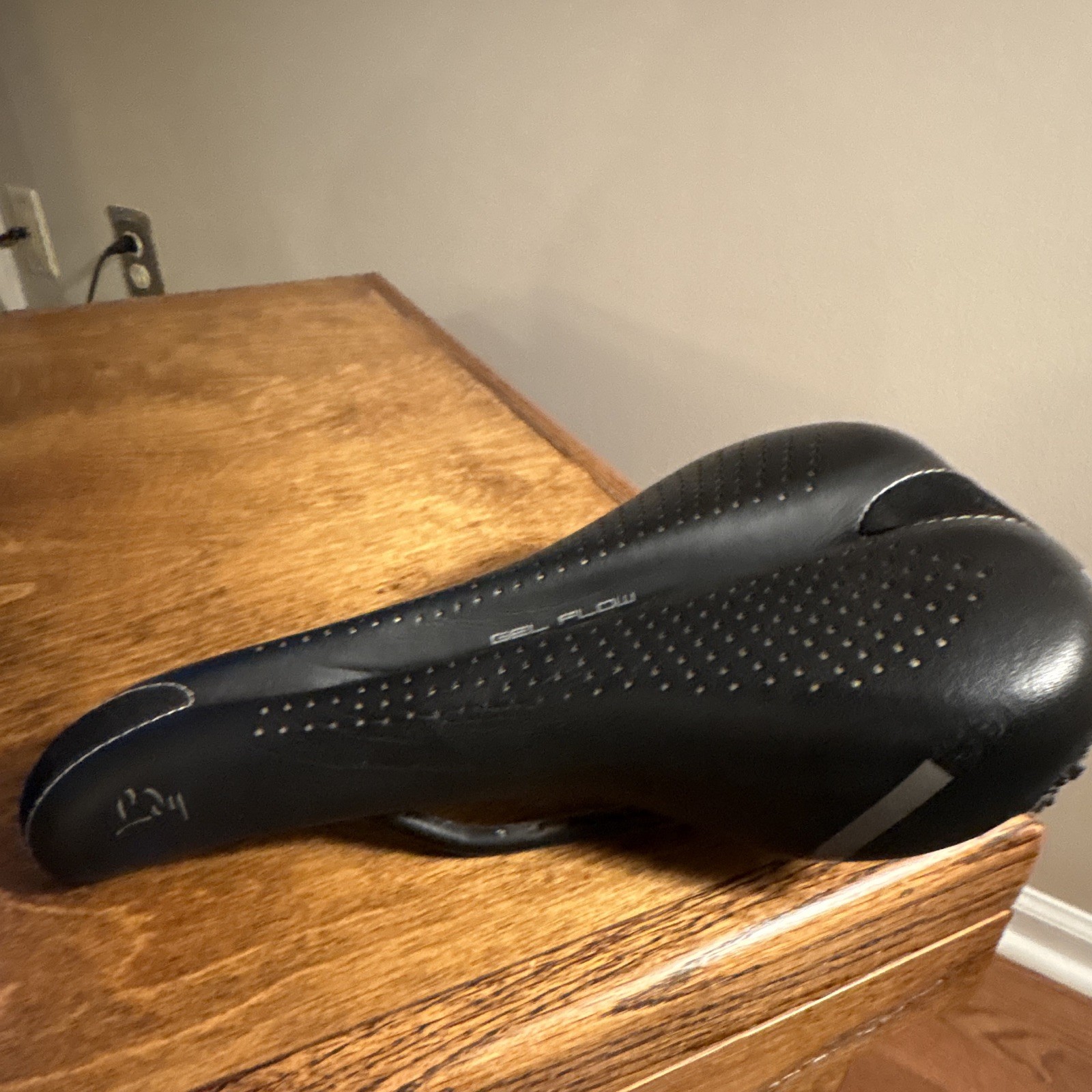 Selle Italia Gel Flow Cutaway Road Bike Saddle Seat – Lady Gel