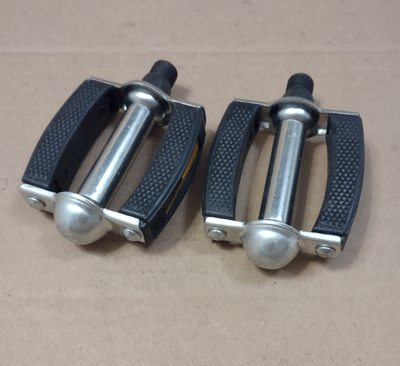 NOS Vintage Bike Pedals Kids With Reflector 9/16 in