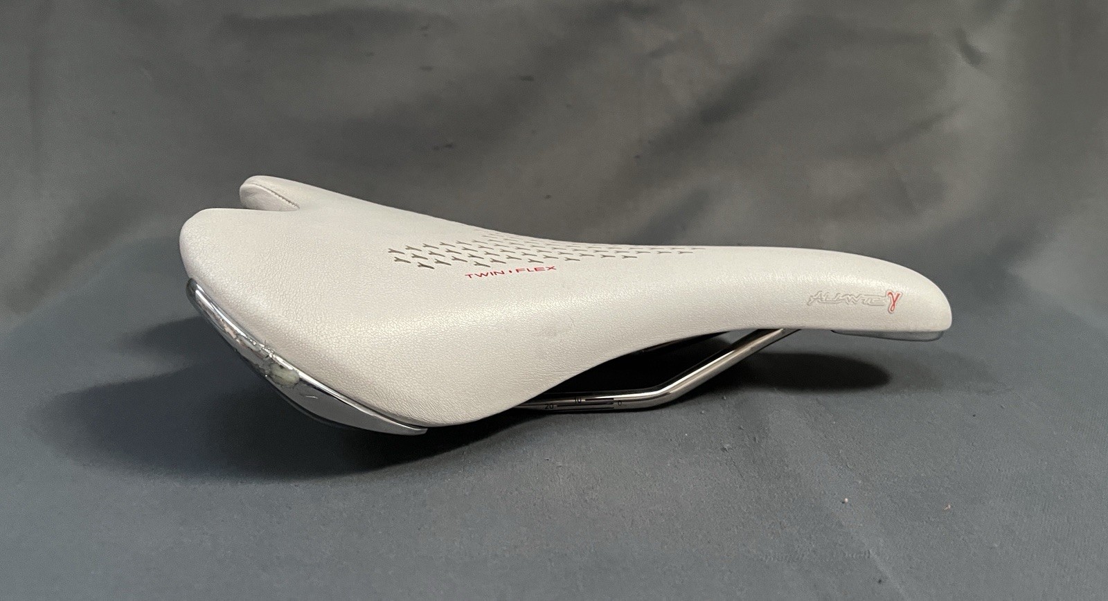 Fi’zi:k Aliante Saddle White 145x265mm K:ium Rails 7×7 Twin Flex Road MTB Italy
