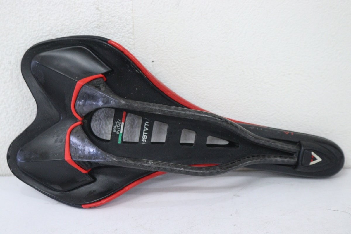 ASTUTE SKYLITE VT Saddle CARBONIO