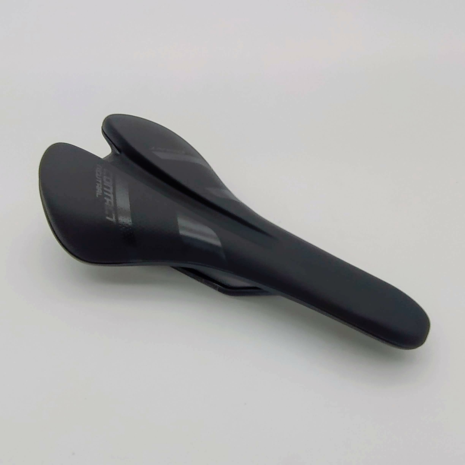 GIANT CONTACT NEUTRAL SADDLE 140 X 275MM Particle Flow For MTB ROAD Black