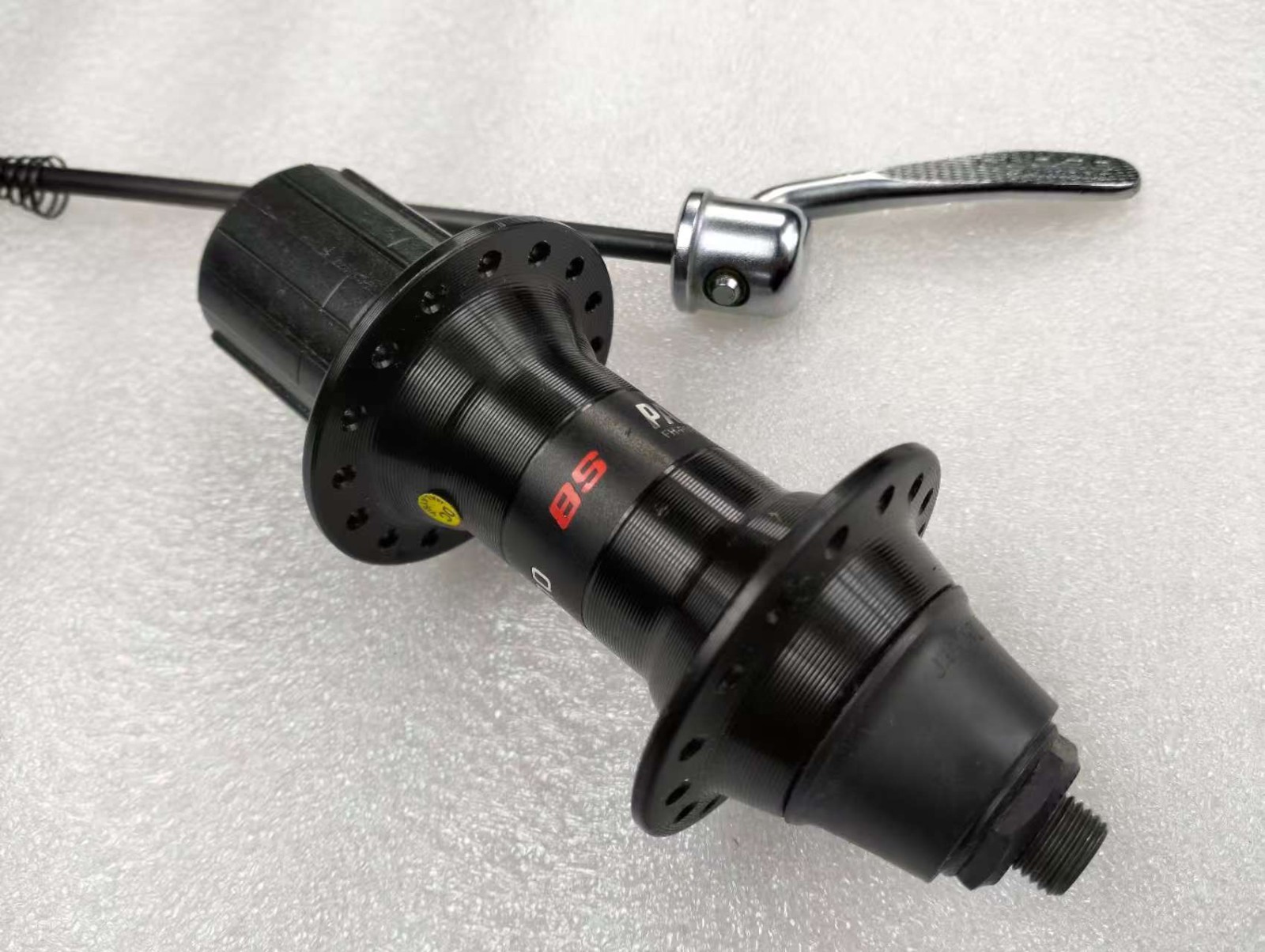 SHIMANO FH-RM60 RIM BRAKE REAR HUB TOURING GRAVEL 36 HOLE 135MM QR 8-9-10 SPEED