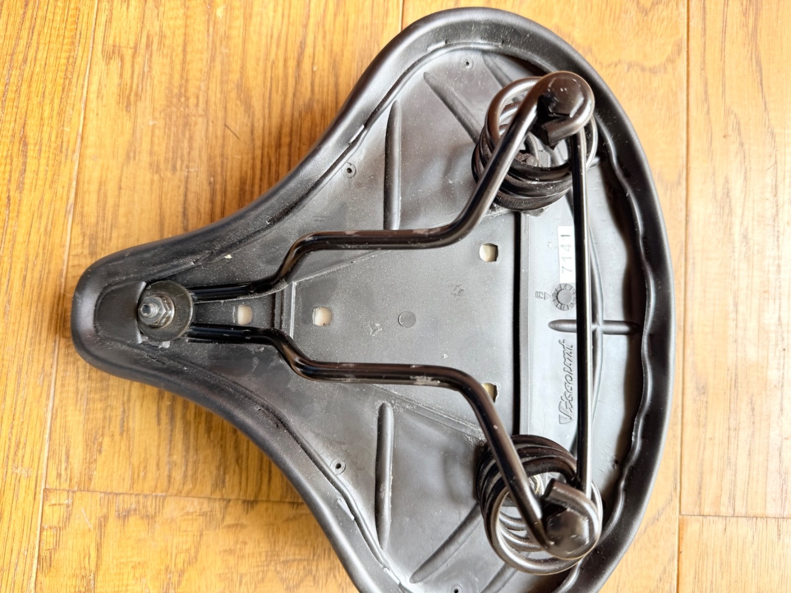 Viscount 7141 HD Spring Extra Wide Cruiser Saddle Black 270mm x 270mm NEW