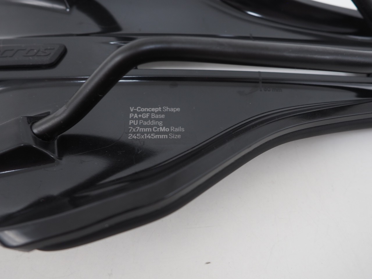 Syncros Belcarra Cutout Bicycle Saddle V-Concept 7×7 Cro-Mo Rail 245x145mm Black