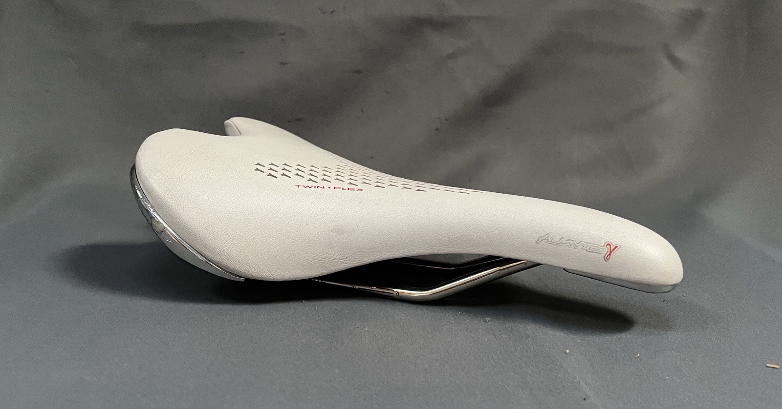 Fi’zi:k Aliante Saddle White 145x265mm K:ium Rails 7×7 Twin Flex Road MTB Italy