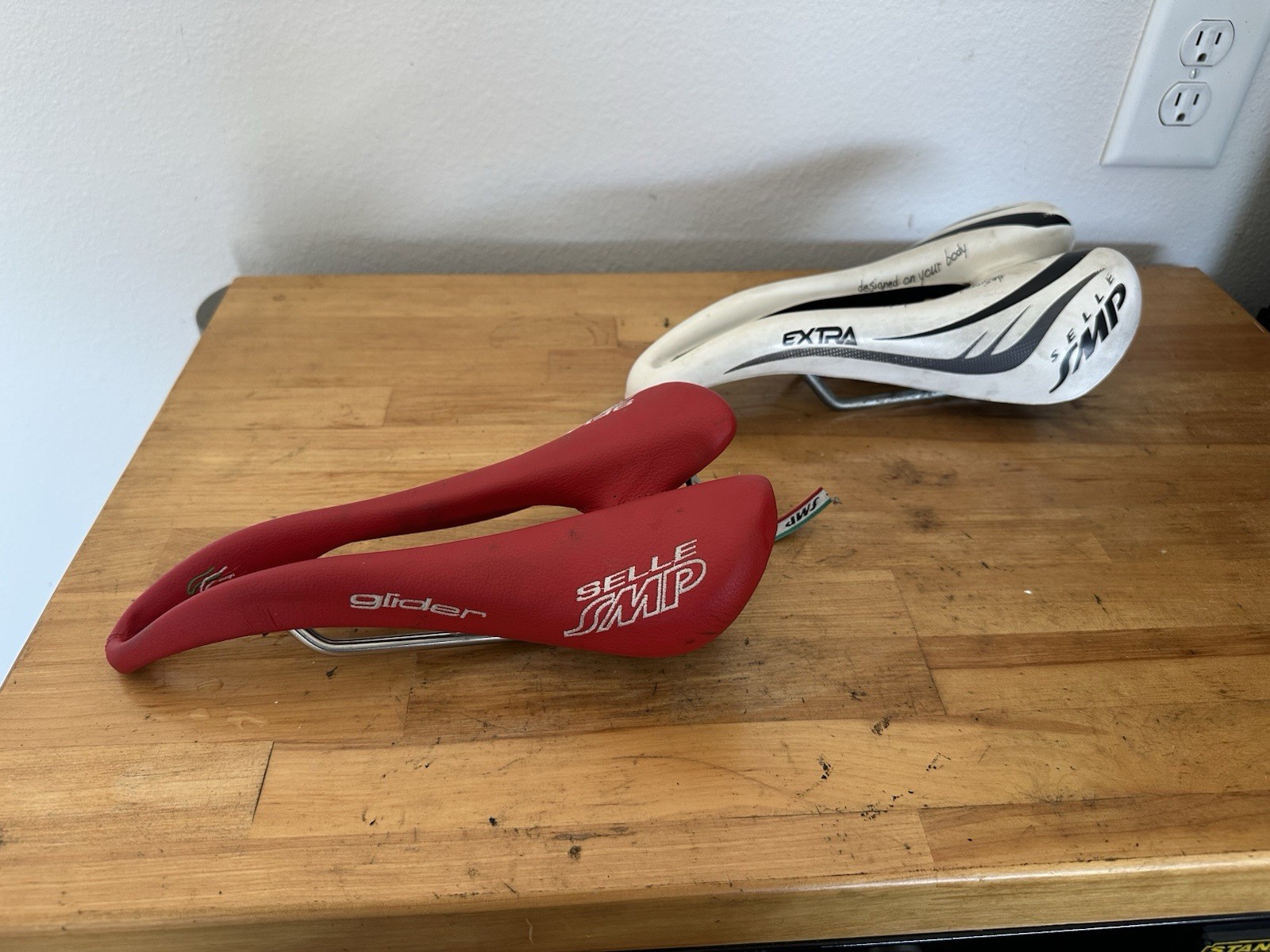 Selle SMP Glider & Extra Cutaway Road Bike Saddles Red/White Lot of 2
