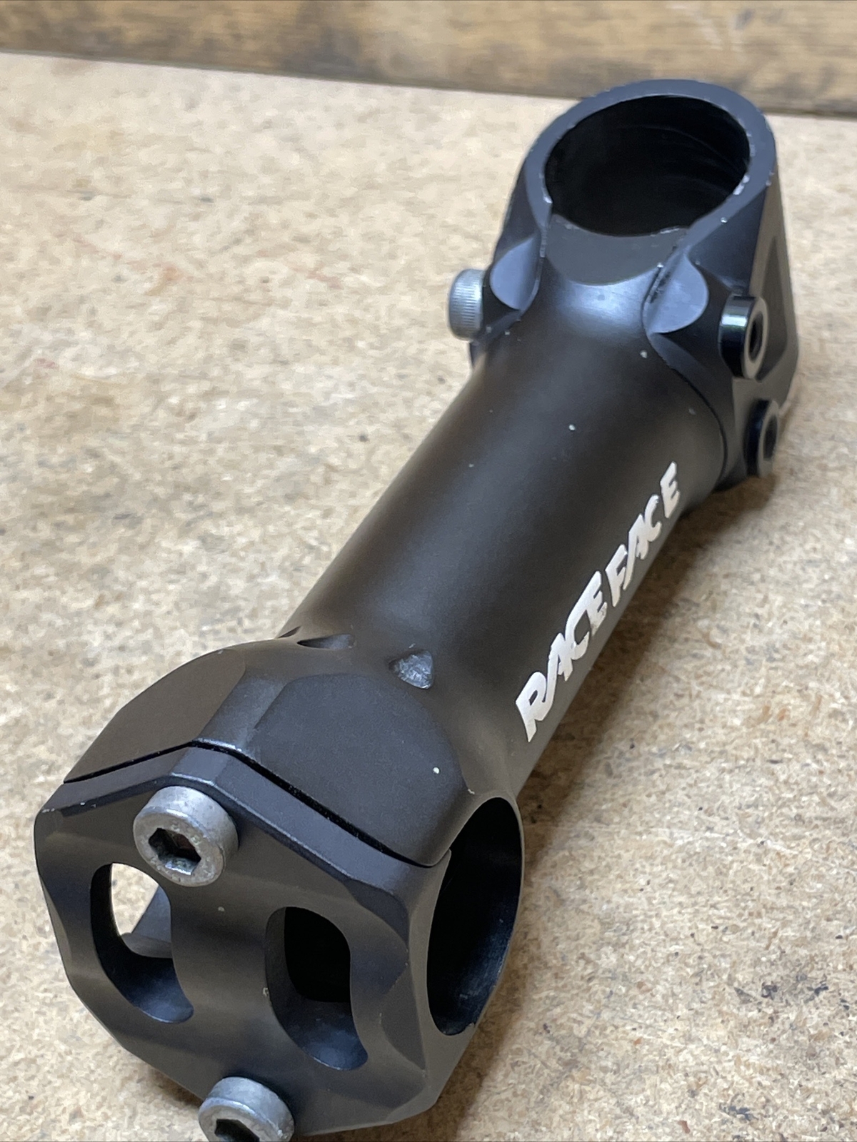Race Face System ATB Stem 25.4mm Clamp, 125mm Length, 12° Rise, 1-1/8″ Steer