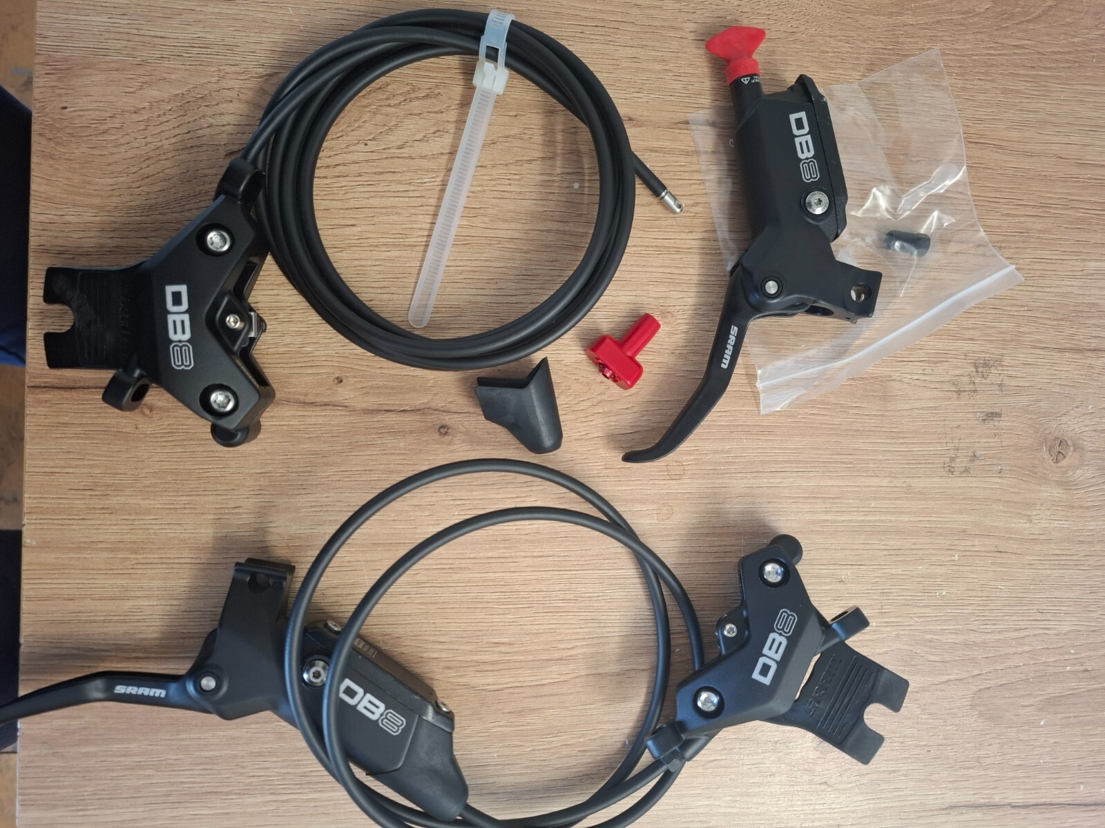 SRAM DB8 Hydraulic Disc Brakes – 4-Piston – Front & Rear – 90/200 cm Set, new
