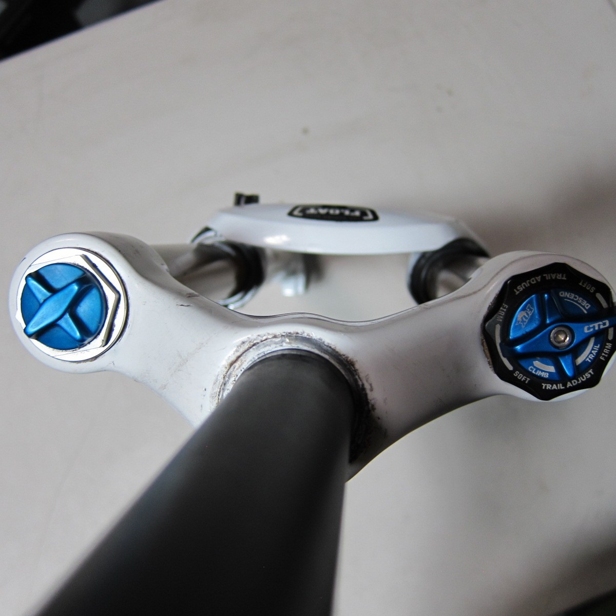 Fox 32 Float CTD FIT 26” 140mm QR Disc Kashima Mountain Bike Fork 140mm White