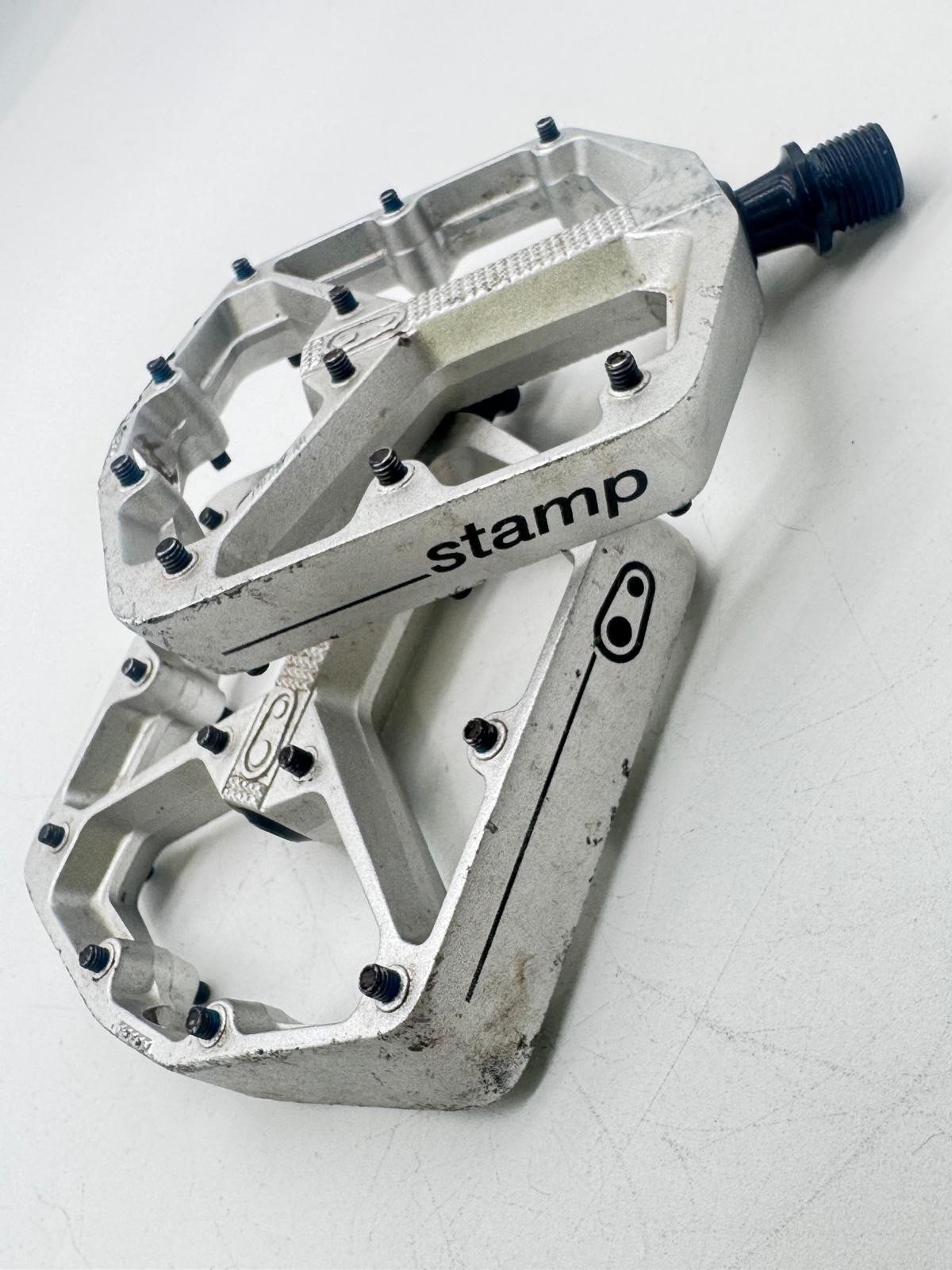 Crank Brothers Stamp Platform Pedals 9/16″ Aluminum Raw Silver LG