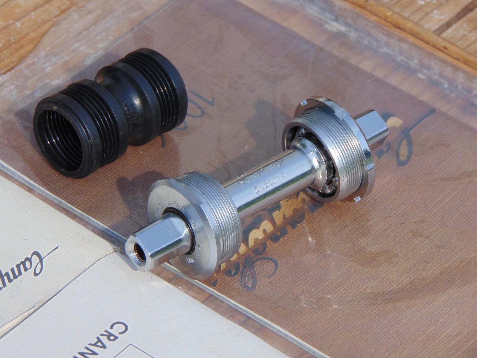 Shimano 600 Italian Thread Bottom Bracket 70-119mm