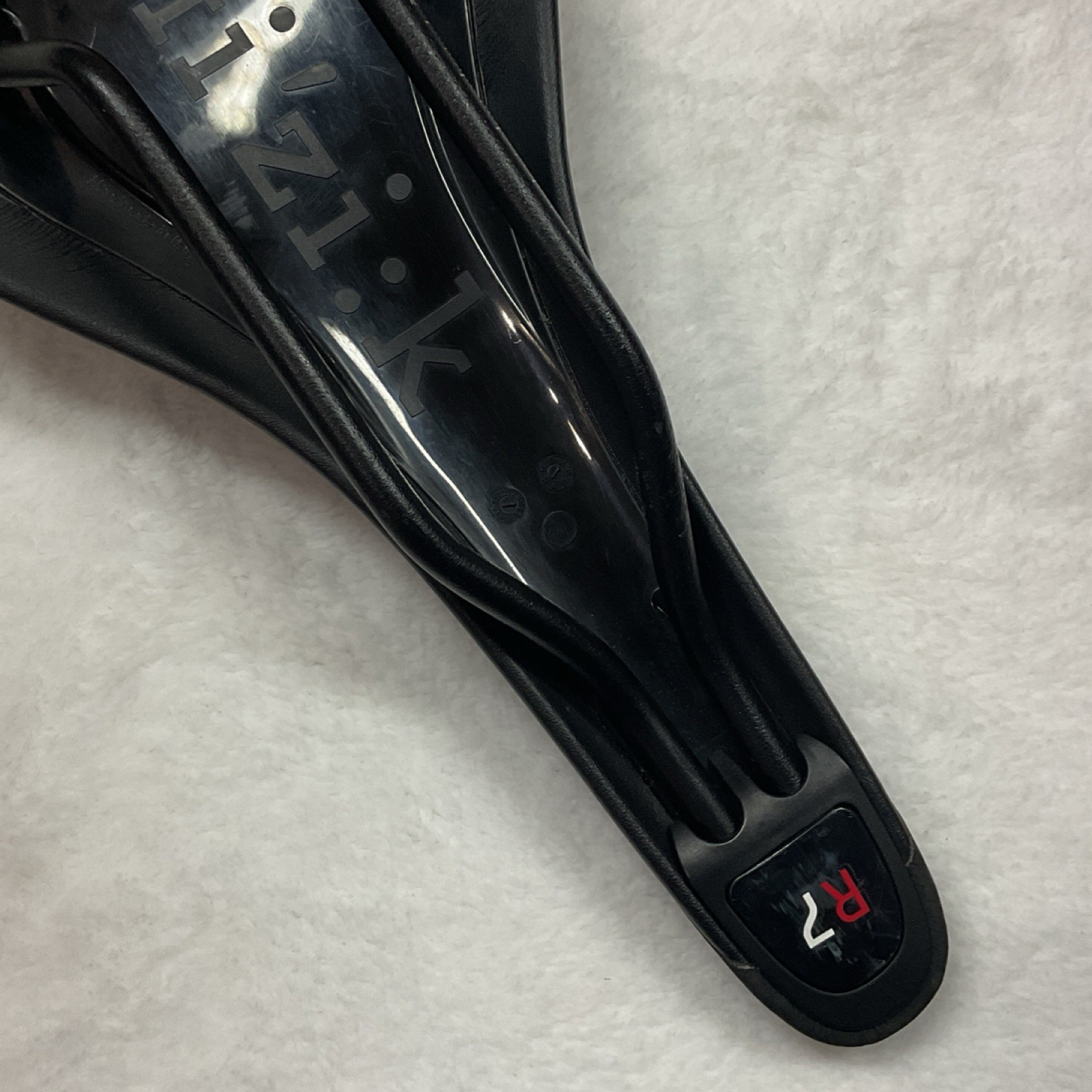Fizik Arione R7 Black Racing Road Bike Saddle Synthetic Manganese Rails – Used