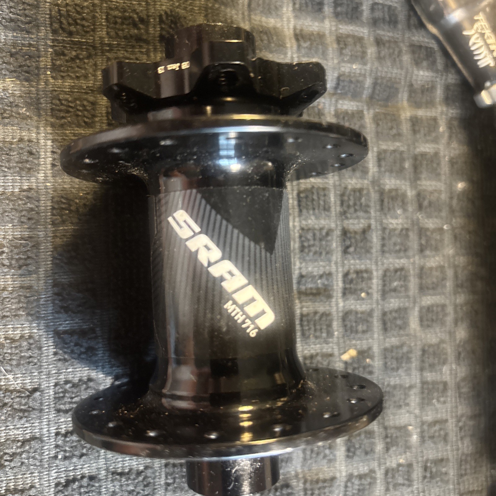 Sram MTN 716 Through Axle Hub with E6 Hole Disk 32 Hole