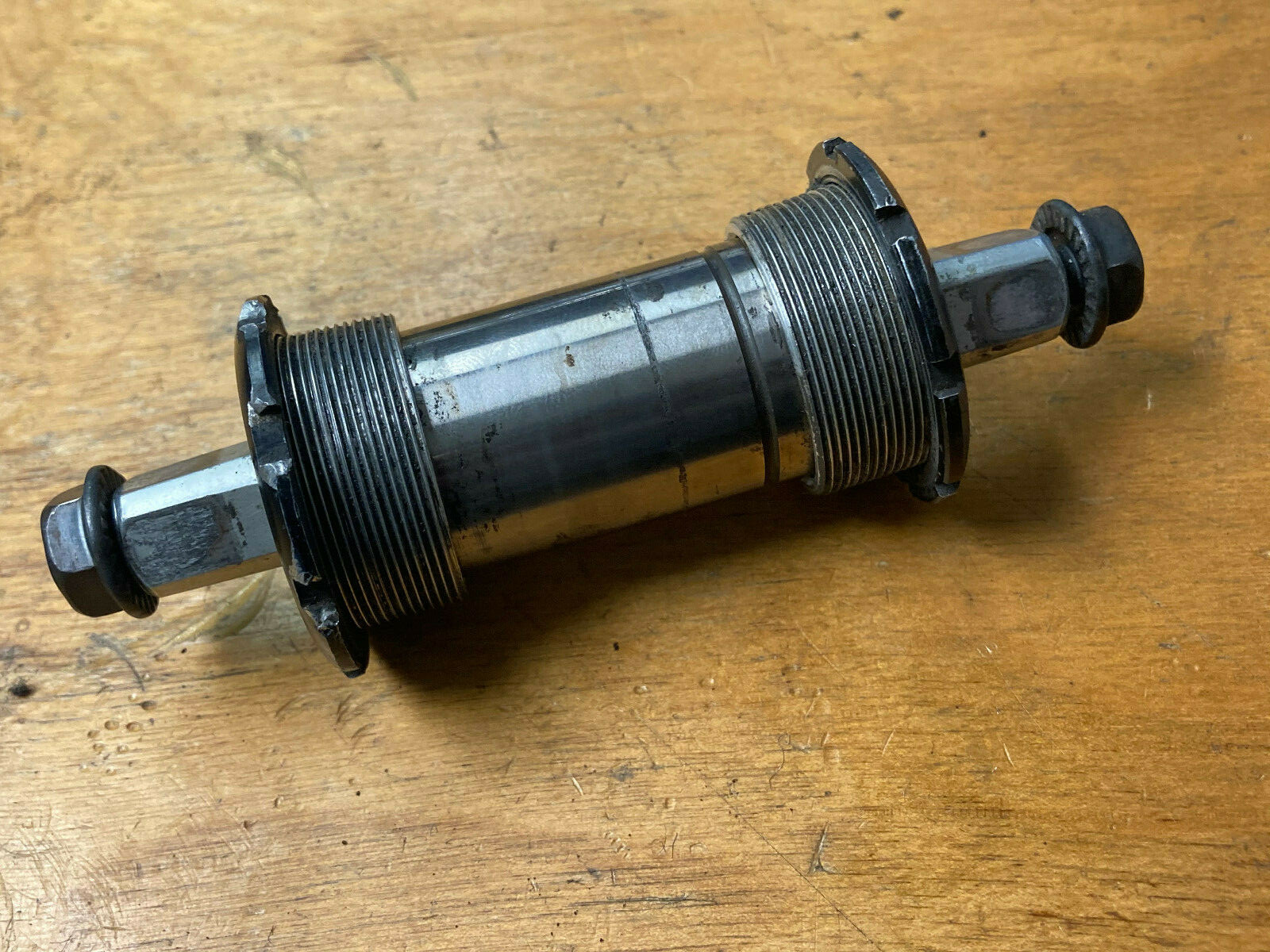 Stronglight 1.370 x 24F French bottom bracket 319grams smooth 111mm spindle