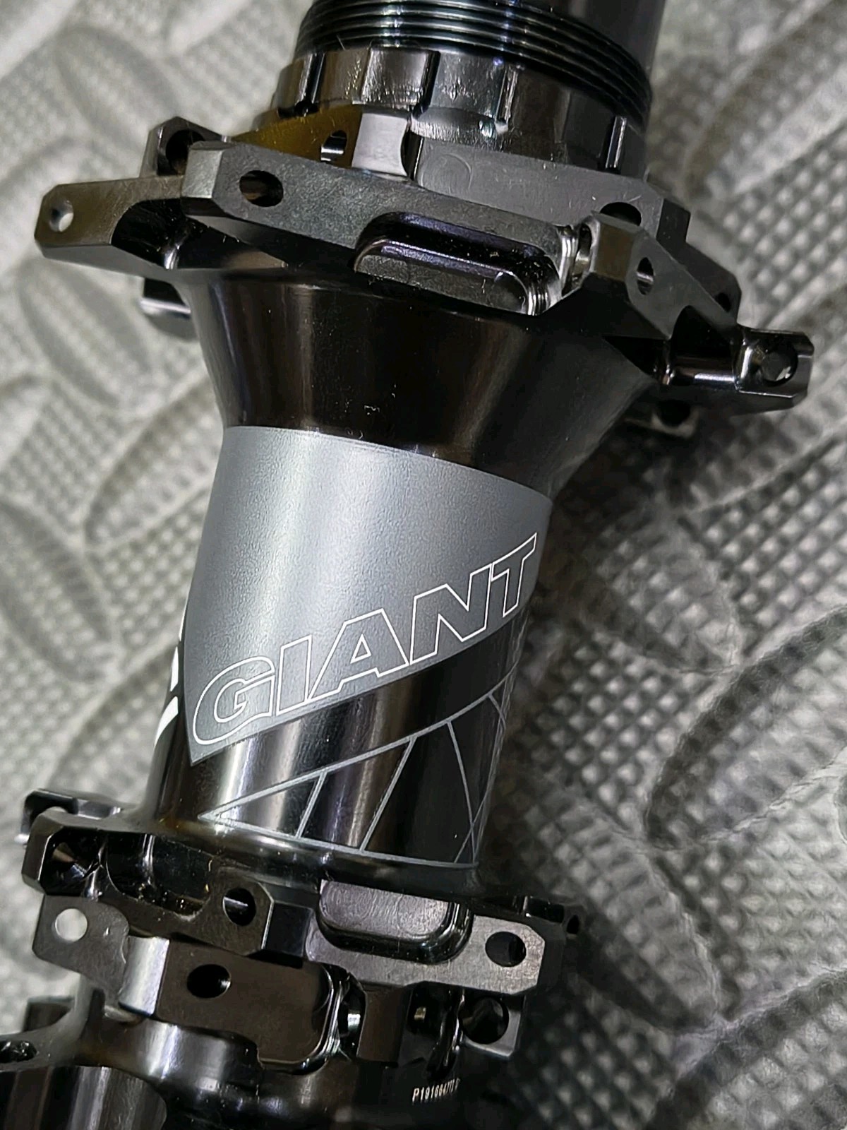 DT Swiss Rear Hub 240S Boost 12×148 28H xD Freehub 6-Bolt Ratchet 18T Giant