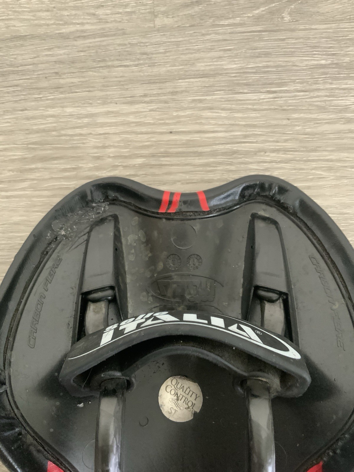 SELLE ITALIA TEAM EDITION SADDLE CARBON STAYS 202 GRAM 130 MM X 280 MM