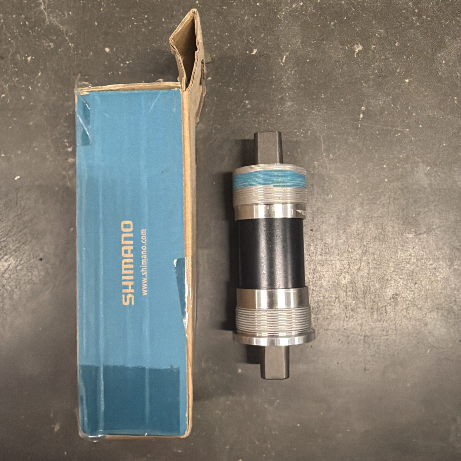 Shimano BB-UN300 bottom bracket British thread, 68 – 110 mm New