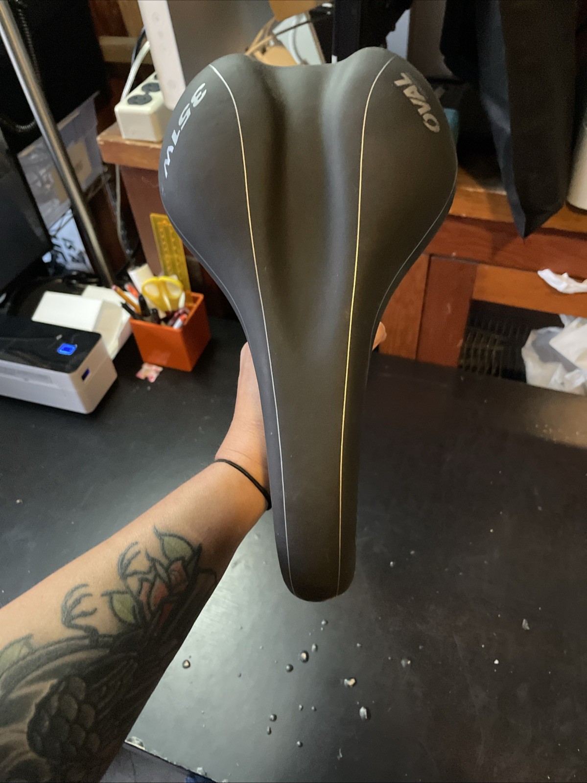 Oval Concepts 100 saddle Blk/Wht 127 x 280 mm – 351w